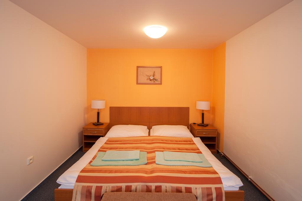 Sport-V-Hotel Hrotovice Cameră foto