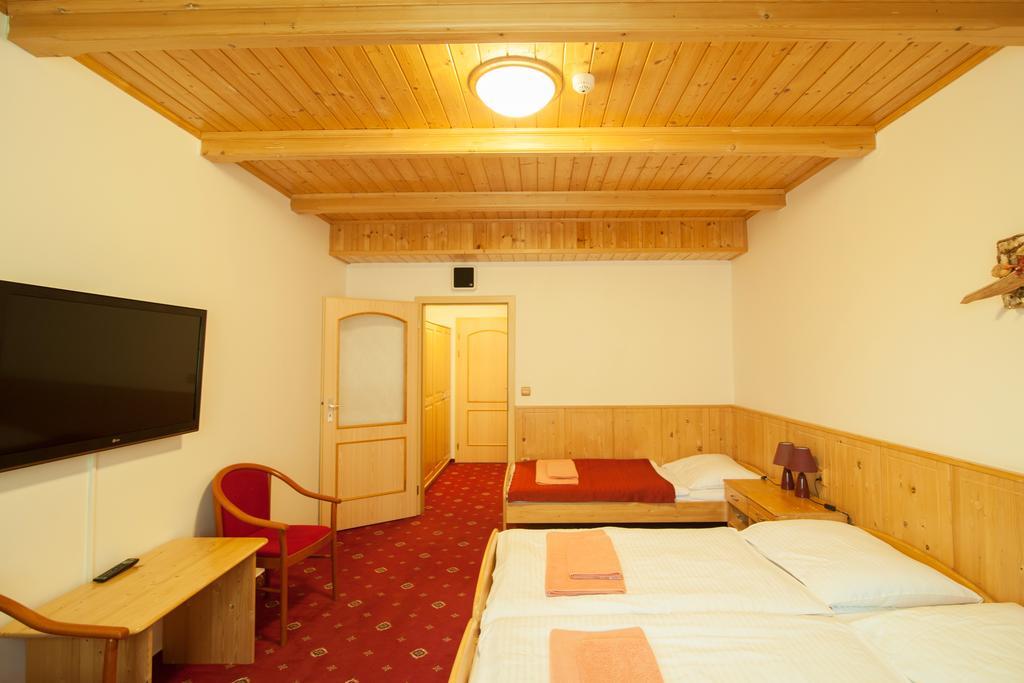 Sport-V-Hotel Hrotovice Cameră foto